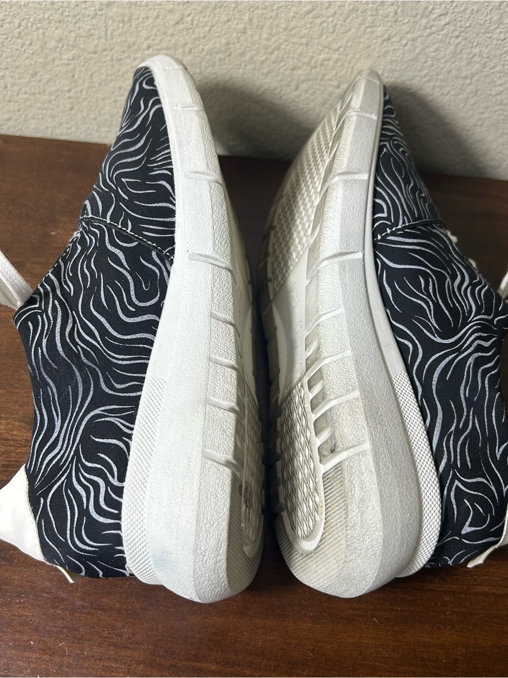 Arcopedico Sneakers Size EU 37 US 6.5 Black & White L76 Patterned Waves Casual - Picture 6 of 9
